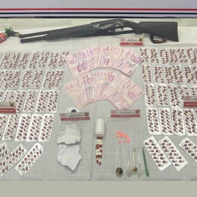 Evinde ve aracında uyuşturucu bulunan şahıs tutuklandı