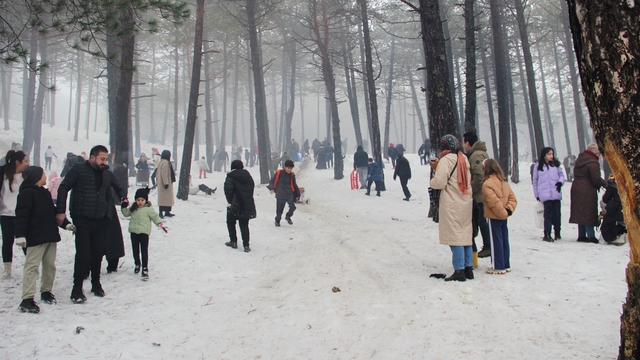 Çorum'da kar festivali vatandaşların akınına uğradı