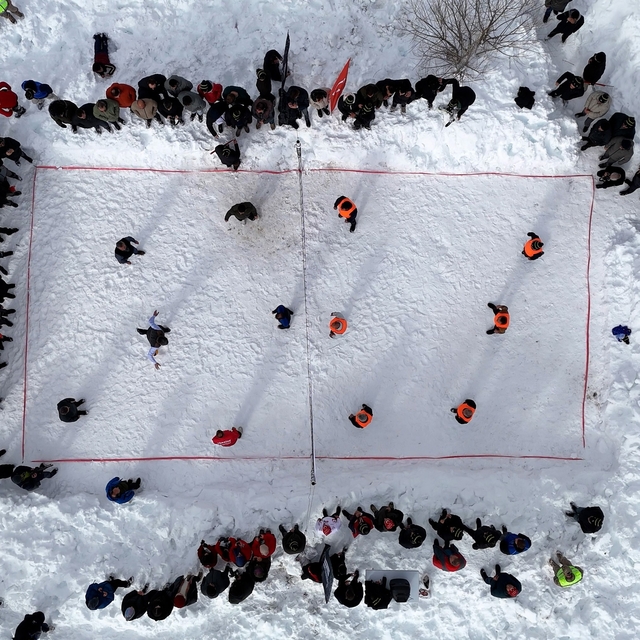 Gümüşhane'de 33. Kar Voleybolu Şenliği Ahmet Çalık anısına düzenlendi
2 bin...