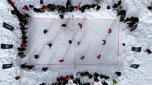Gümüşhane'de 33. Kar Voleybolu Şenliği Ahmet Çalık anısına düzenlendi
2 bin 100 metre rakımdaki Yenice köyünde kar üstünde 33 yıllık coşku
Milli futbolcu Ahmet Çalık memleketinde unutulmadı
