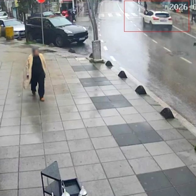 Yaya geçidindeki kazada 12 gündür yaşam mücadelesi veren kadın hayatını kay...