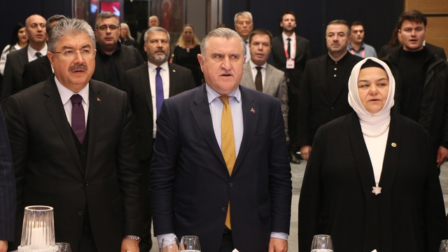 Gençlik ve Spor Bakanı Bak, Eskişehir'de amatör spor kulüplerinin temsilcileriyle buluştu