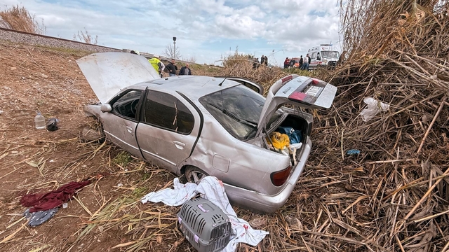 Aydın'da otomobil şarampole devrildi: 2 ağır yaralı
