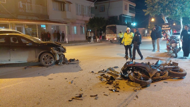 Hatay'da otomobille çarpışan motosikletteki 2 kişi yaralandı
