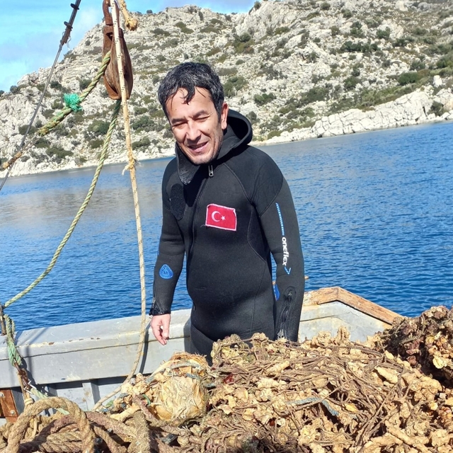 Bozburun'da hayalet ağlar denizden temizlendi