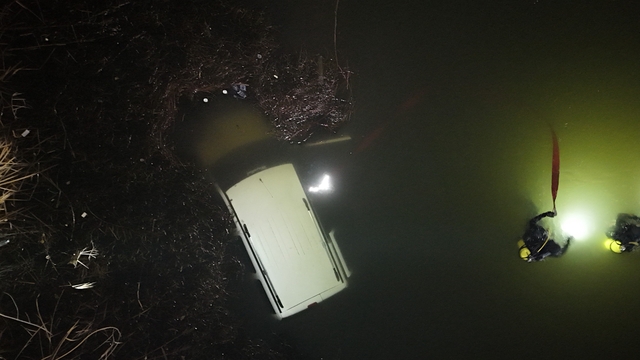 El freni çekilemeyen araç, düştüğü Porsuk Çayı'ndan 4 saat sonra çıkarıldı