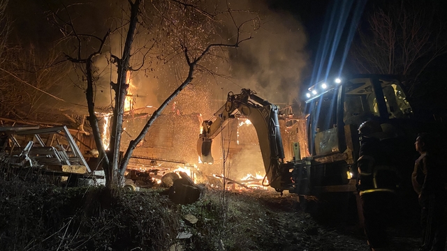 Çorum'da çıkan yangın ev ve depoyu kullanılamaz hale getirdi