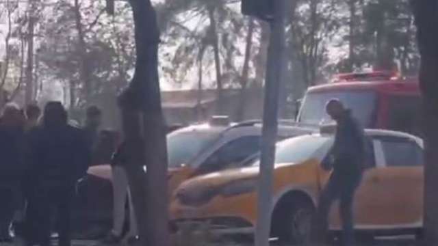 Diyarbakır'da 3 taksi çarpıştı