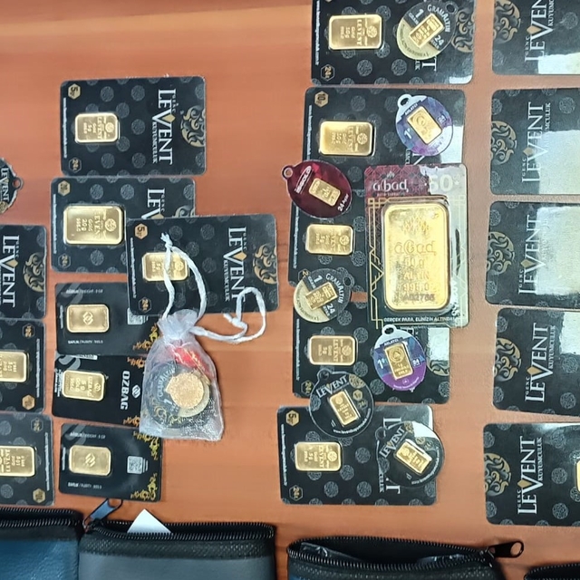 Polis, buluntu 237 gram altını sahibine ulaştırdı