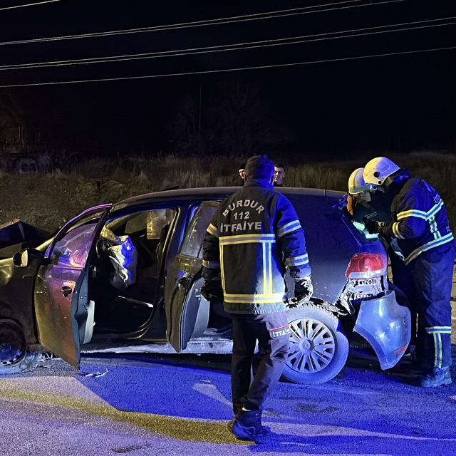 Alkollü sürücü ortalığı savaş alanına çevirdi: 2 yaralı
Sollamaya çalıştığı...
