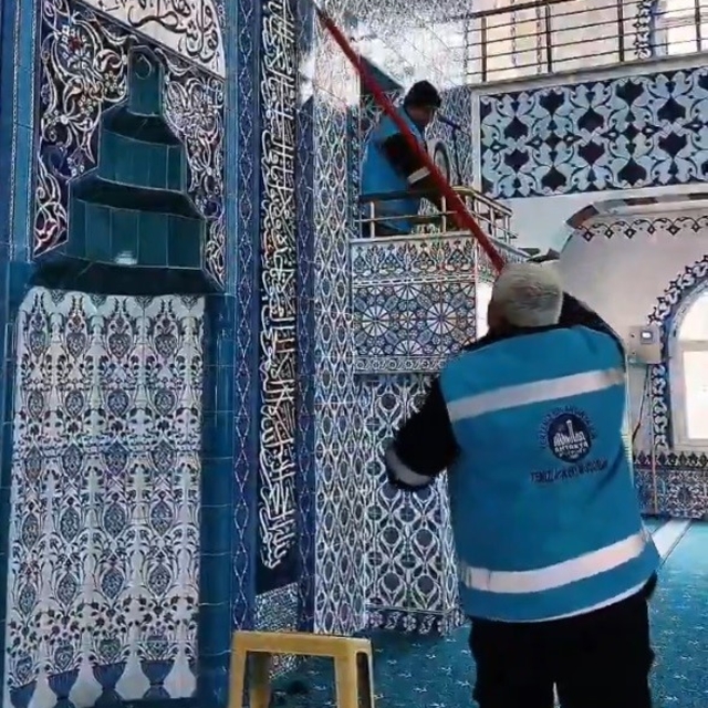 Antakya Belediyesi, camilerde temizlik faaliyetlerini sürdürüyor