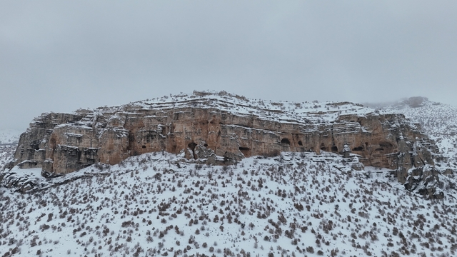 Milyonlarca yıllık vadi beyaza büründü