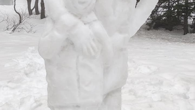 Uludağ'da kardan heykel sanat eserini aratmadı