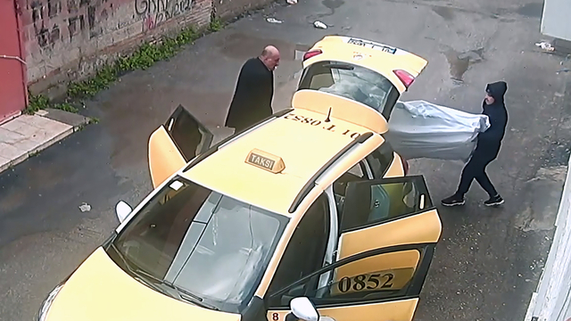 Tavanda delik açıp girdikleri depodan 148 bisiklet çalan kardeşler, birbirini suçladı