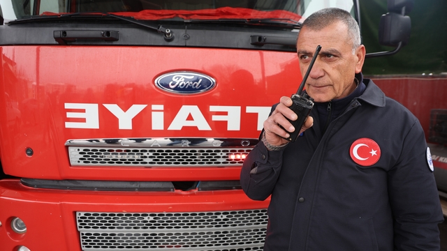 İtfaiye çavuşu 32 yılın ardından son telsiz anonsunu yaparak emekli oldu
Elazığ'da itfaiye çavuşu Cansız'a arkadaşlarından anlamlı veda