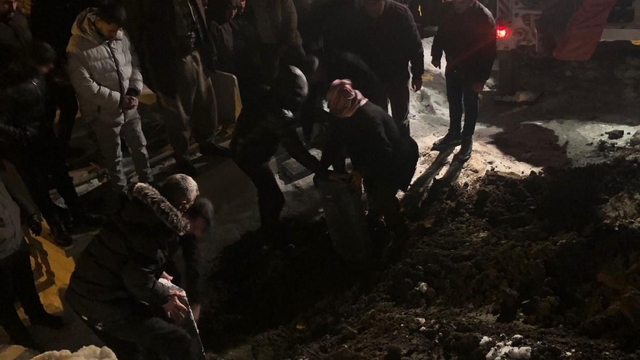 Kayarken belediye otobüsünün altında kalan çocuk son yolculuğuna uğurlandı