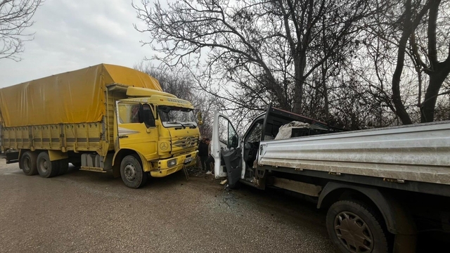 Bilecik'te ıslak yol kazaya neden oldu: 4 yaralı