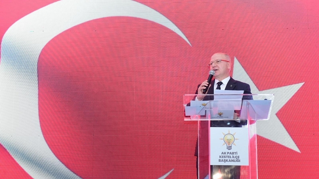 Gürkan'dan Büyükşehir'e sert çıkış
Ak Parti Bursa İl Başkanı Davut Gürkan:
"Beş yıl önce yaptığımız işi bugün müjde diye sunuyorlar"