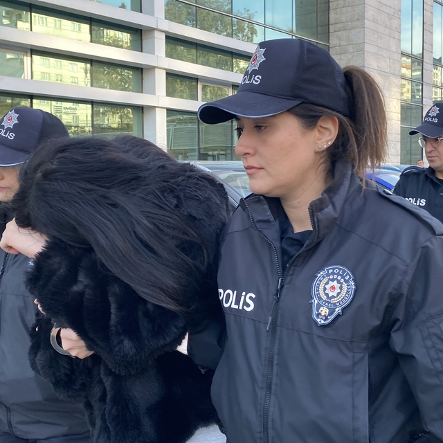 Hapis cezasıyla aranırken 'bulabiliyorsanız bulun' deyip polise hakaret ede...