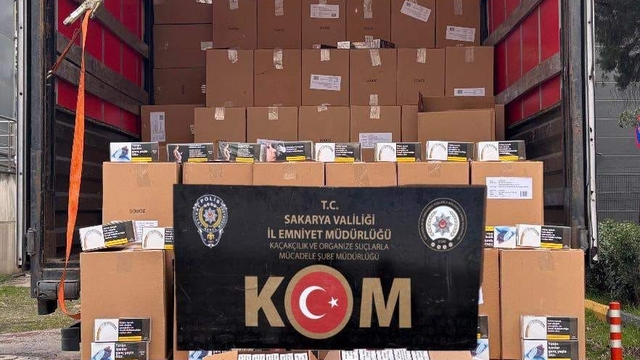 Anadolu Otoyolu'nda durdurulan tırda 6 milyon 610 bin makaron ele geçirildi