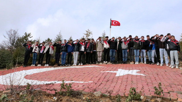 Asker adaylarının 'ilk bayrak nöbeti'