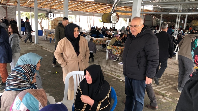 Başkan Arslan umreden dönen hemşehrilerini karşıladı