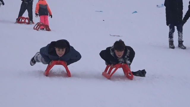 Güzeldağ Kayak Merkezi 15 bin kişiyi ağırladı