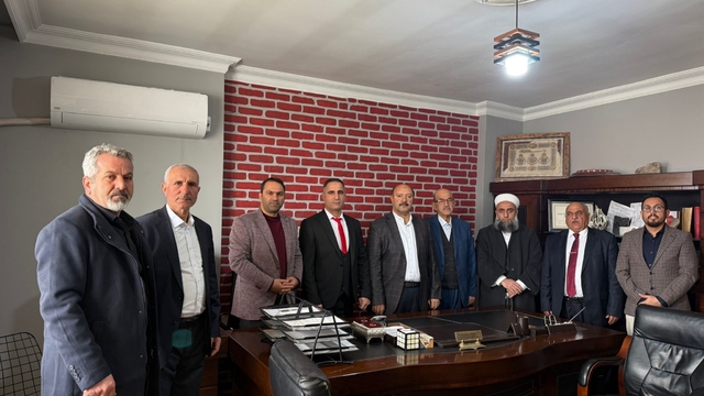 Iğdır'da aşiret liderleri ve kanaat önderlerinden ortak basın açıklaması: "Toplumumuzun ihtiyatlı ve sükûnetli olması elzemdir"
"Ayrıştırıcı oyunlara karşı dikkatli olmalıyız"