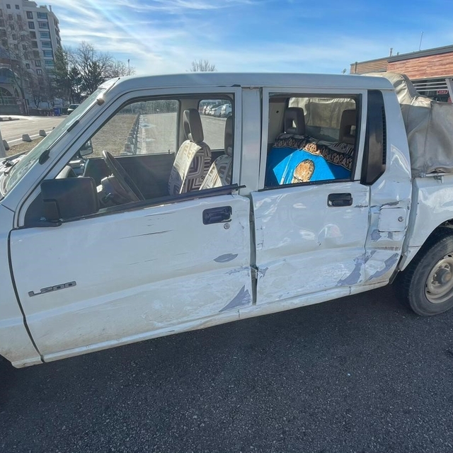 Yolcu minibüsü ile kamyonetin çarpıştığı kaza kameraya yansıdı