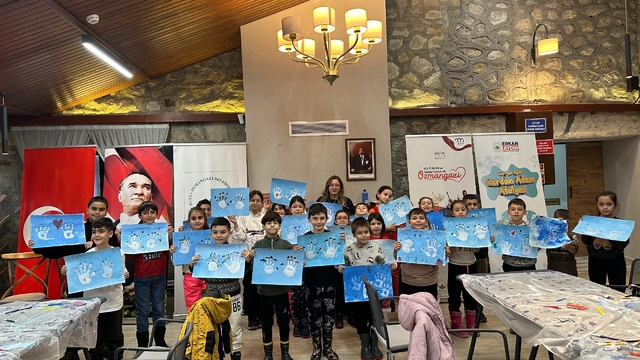 Osmangazi'de çocuklar kış neşesiyle buluştu
Osmangazi Belediyesi'nden aile bağlarını güçlendiren atölye
Osmangazi'de çocuklar hayallerini yansıttı
