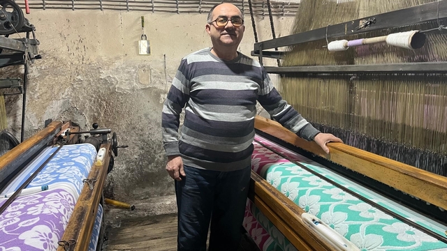 Buldan'da kara tezgâhlar zamana meydan okuyor
Emektar kara tezgâhında kumaş dokumaya devam ediyor