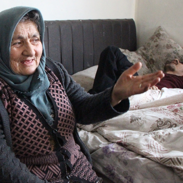 Engelli evlatlarına ömrünü adayan anne