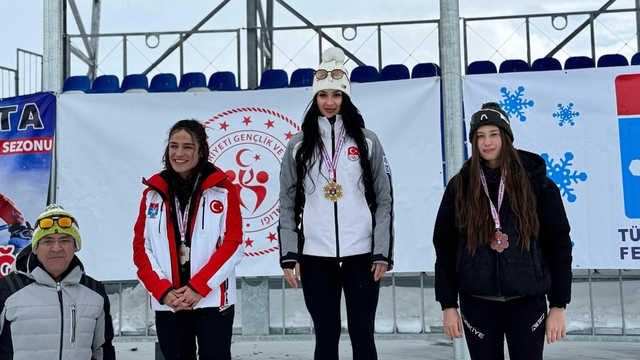 Niğdeli sporcu, milli kayakçı Ebru Tuncer Erzurum'daki yarışı zirvede tamamladı