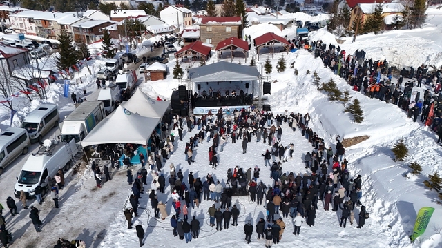 2 bin rakımlı yaylada renkli kış festivali
Ordu'nun Çambaşı Yaylası'nda 21. kış festivali coşkusu