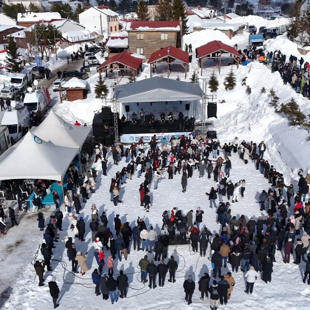 2 bin rakımlı yaylada renkli kış festivali
Ordu'nun Çambaşı Yaylası'nda 21....