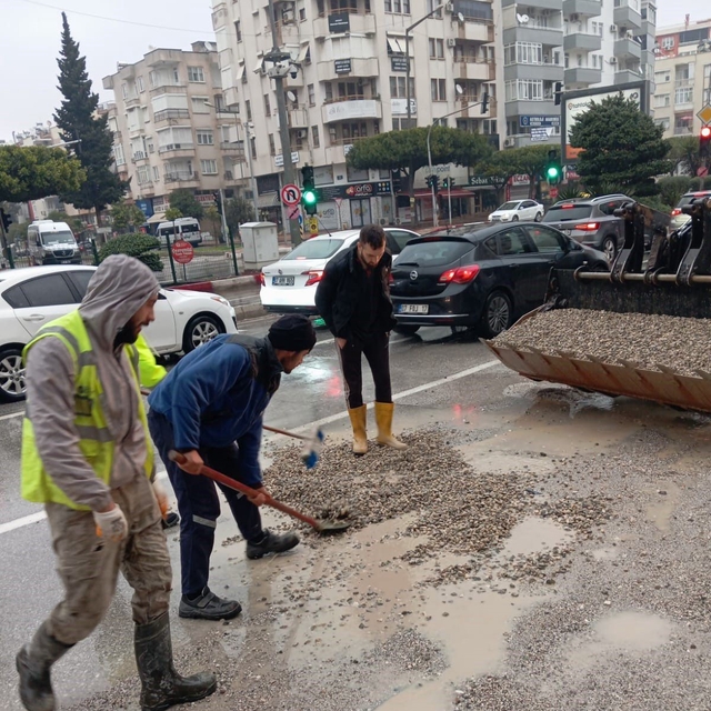 Büyükşehir'den yağışın ardından olumsuzluklara müdahale