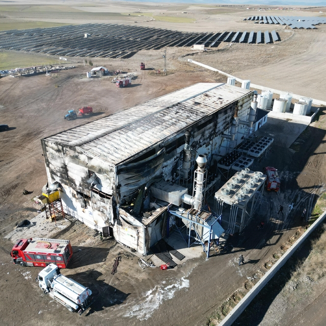 Elektrik üretim tesisinde çıkan yangın kontrol altına alındı