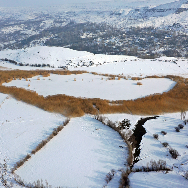 Iğdır'daki Üçkaya Gölü dondu