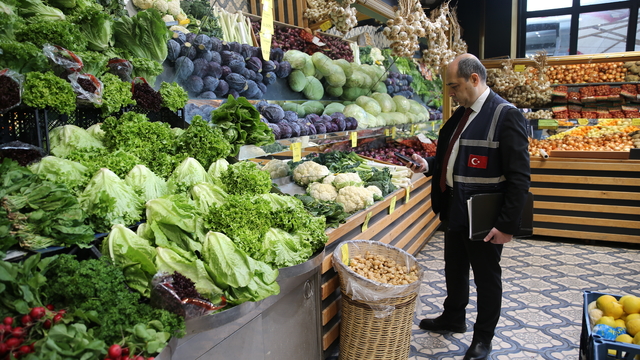 Eskişehir'de Ticaret Bakanlığı ekipleri ramazan ayı öncesi fiyat ve etiket denetimi yaptı