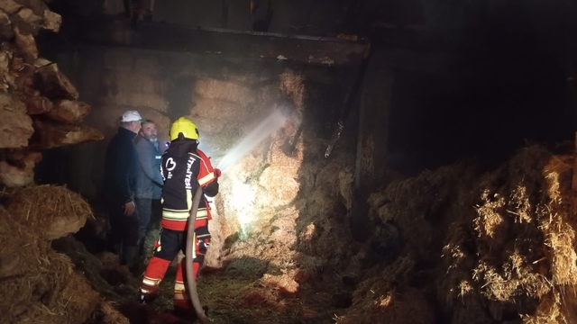 Savaştepe'de samanlık yangını söndürüldü