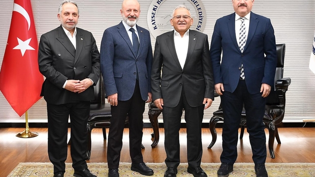 Büyükşehir Belediye Başkanı Büyükkılıç, ilçe başkanlarıyla toplantı yaptı