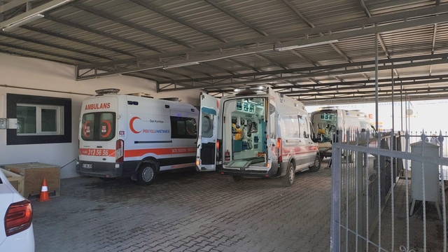 Mardin'de hastane önünde silahlı kavga: 1 ölü, 4 yaralı (4)