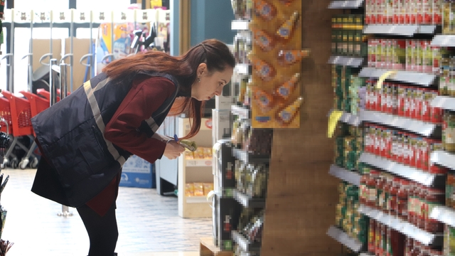 Eskişehir'de Ramazan öncesi sıkı denetim: Ticaret İl Müdürlüğü sahaya indi
Ticaret İl Müdürlüğü ekipleri Batıkent'te denetimler gerçekleştirdi
Ramazan öncesi sıkı denetim: Bakanlık 81 ilde düğmeye bastı