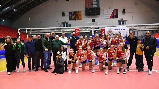 Yunusemre Belediyespor'un sultanları ligde kaldı