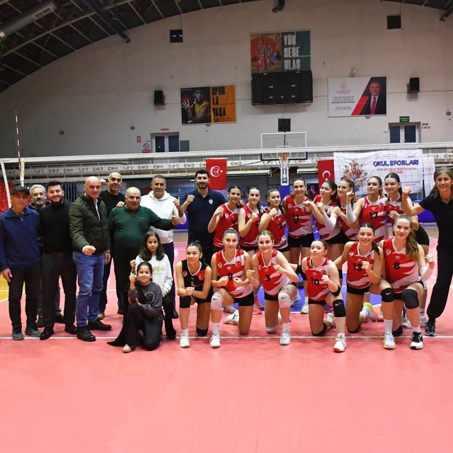 Yunusemre Belediyespor'un sultanları ligde kaldı
