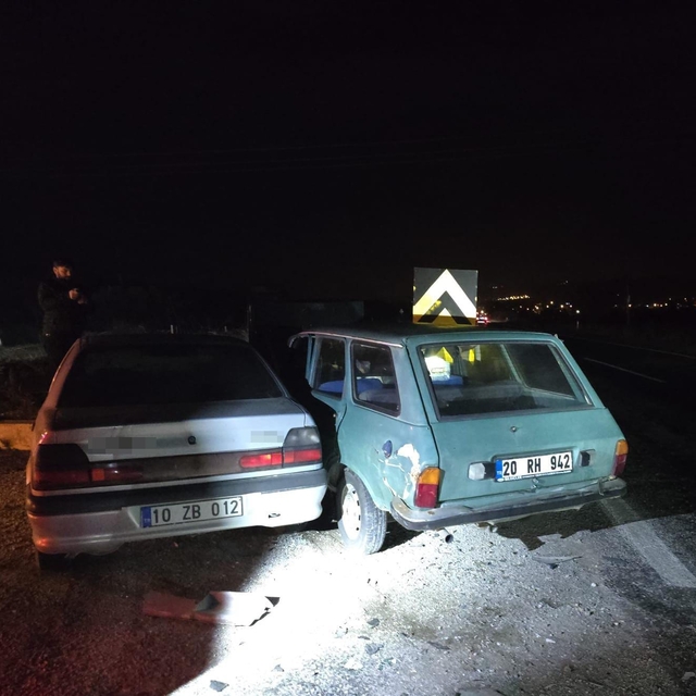 Buldan'da iki otomobil çarpıştı; 3 yaralı