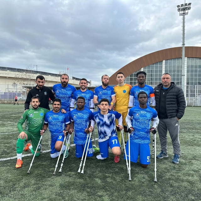 Gebze Belediyesi Ampute Futbol Takımı, TSK Rehabilitasyon Merkezi'ni 3-0 ye...