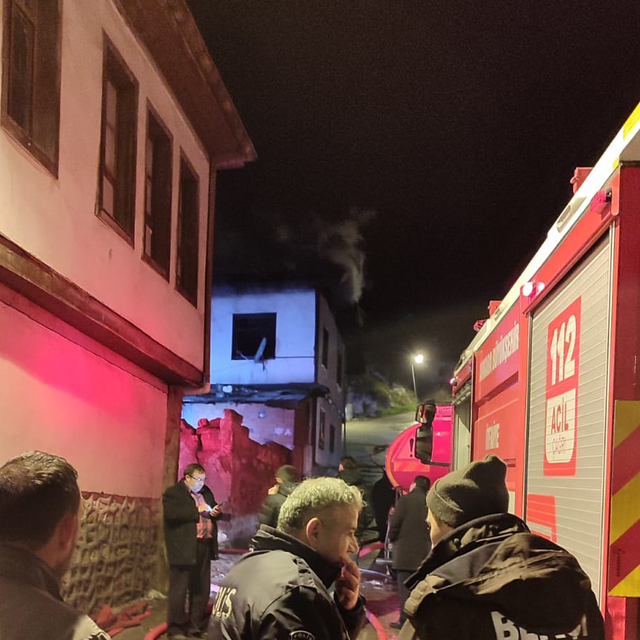 Beypazarı'nda çıkan yangında ahşap ev kullanılamaz hale geldi