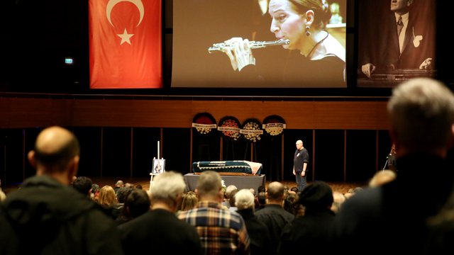 İzmir Devlet Senfoni Orkestrası sanatçısı Özasker son yolculuğuna uğurlandı