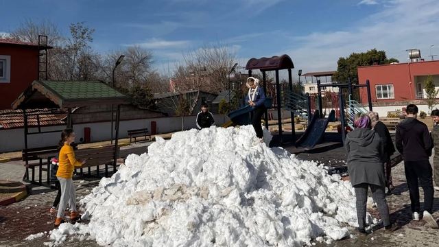 Osmaniye'de çocukların kar hasreti sona erdi
